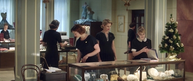 Ladies_in_Black_mp41353.jpg
