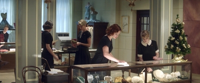 Ladies_in_Black_mp41346.jpg