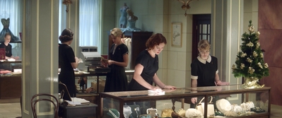 Ladies_in_Black_mp41347.jpg
