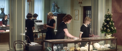 Ladies_in_Black_mp41348.jpg