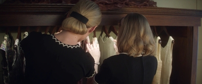 Ladies_in_Black_mp44838.jpg