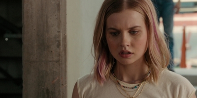 The_Last_Thing_He_Told_Me_S01E03_mkv0601.jpg