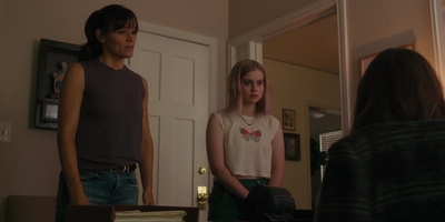 The_Last_Thing_He_Told_Me_S01E03_mkv1500.jpg