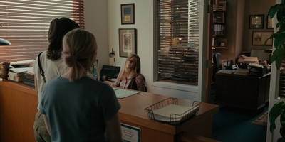 The_Last_Thing_He_Told_Me_S01E04_mkv0875.jpg