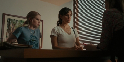 The_Last_Thing_He_Told_Me_S01E04_mkv0888.jpg