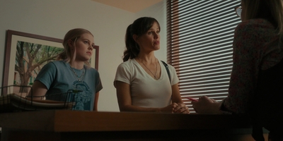 The_Last_Thing_He_Told_Me_S01E04_mkv0890.jpg
